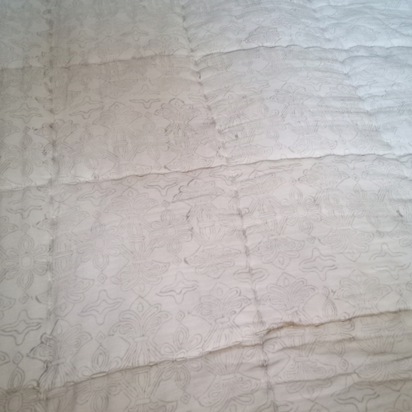 Elegant Indaba Cream Patterned Quilt - Picture 3 of 3